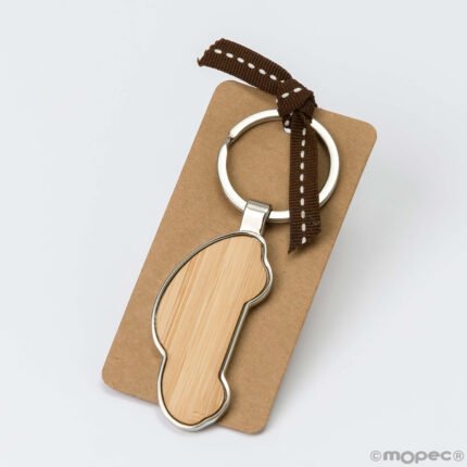 Llavero coche de bamboo y metal con cinta.