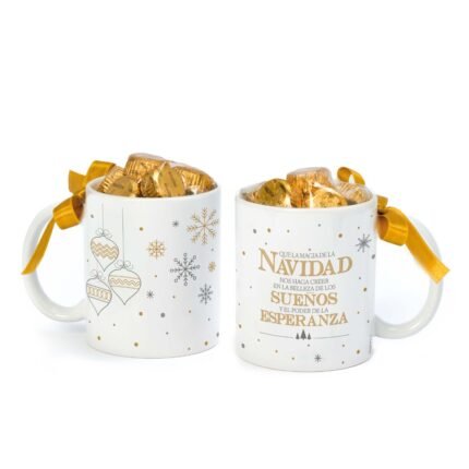 Taza copos de nieve con mensaje navideño.